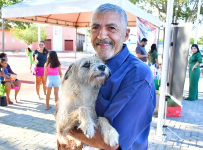 Secretaria de Saúde de Floriano realiza ação 'Meu Amigo Pet' no bairro Taboca
