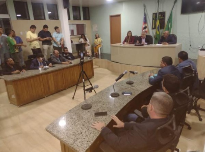 Eleição da nova Mesa Diretora da Câmara de Barão de Grajaú é marcada por gesto simbólico e tensão
