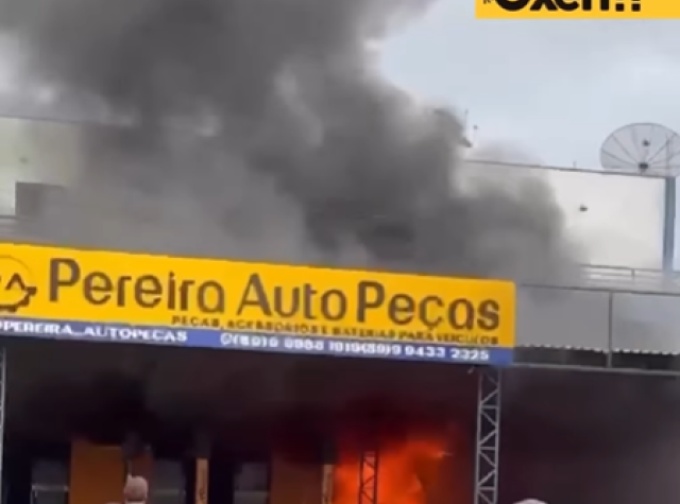 Incêncio atinge loja de Auto Peças na BR-230